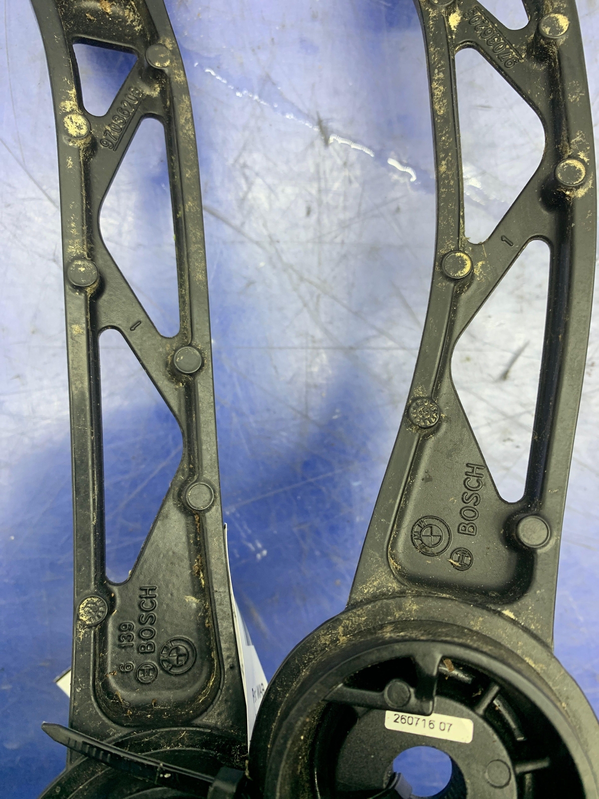 2014 - 2020 BMW I8 OEM FRONT RIGHT & LEFT WINDSHIELD WIPER ARM SET 61617322156