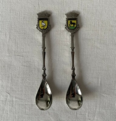 2 alte versilberte emaillierte VOLENDAM usw. Souvenir Löffel PAKO META