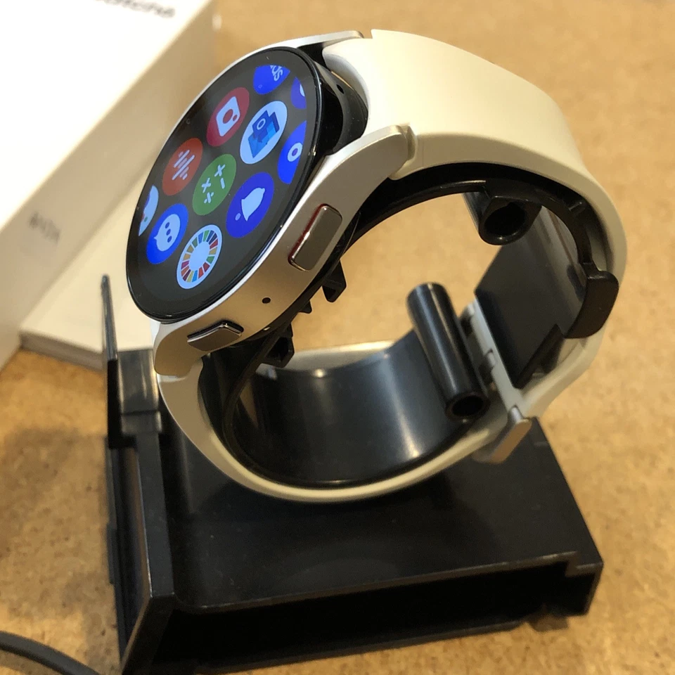 Samsung Galaxy Watch 6 40mm GPS Wifi Bluetooth Smartwatch SM-R930 Cream Gold S/M - Image 3 of 4