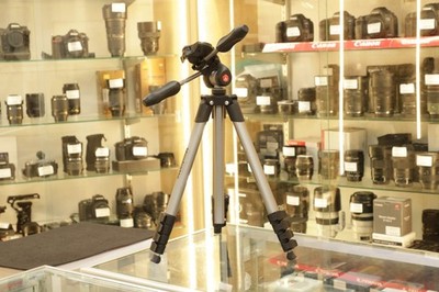 MANFROTTO COMPACTADVBK-85816 Advanced Compact Tripod, Used