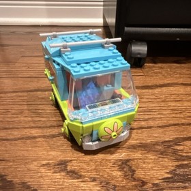 LEGO Scooby-Doo: The Mystery Machine (75902) Complete Set w/ Minifigures