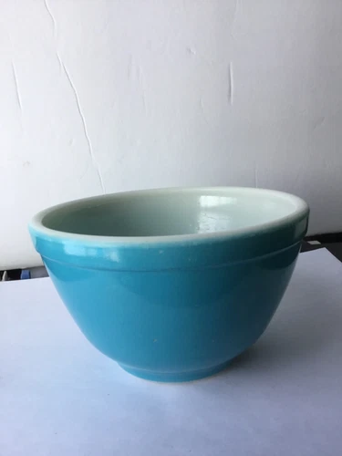 Vintage Retro PYREX Blue 401 1 1/2 Pint Glass Mixing Bowl Made in USA