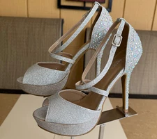 DELICACY WOMEN'S SHOES. SIZE: 8.5 SILVER HEEL PLATFORM SILVER RHINESTONE STRAPPY