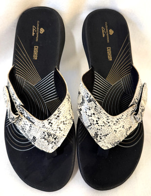 NWOT Clarks Cloudsteppers  Black Snake Print Flip Flops Sandals Women 7M