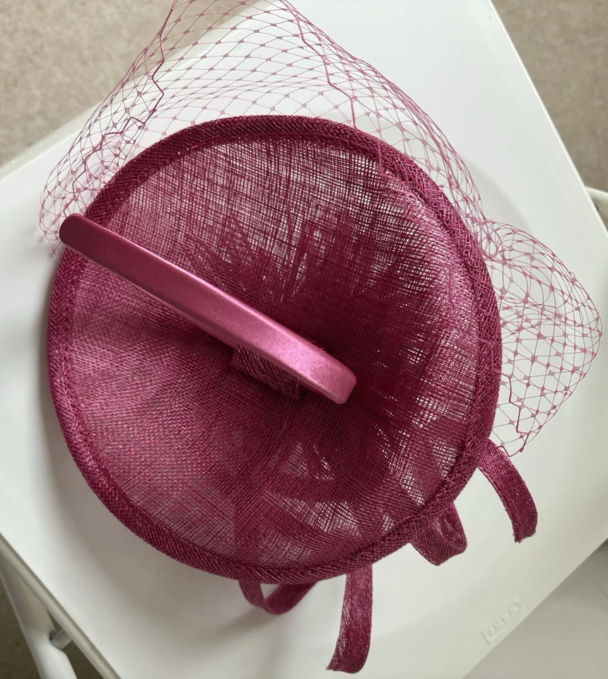 Raspberry Pink Fascinator Hat - Image 4 of 4
