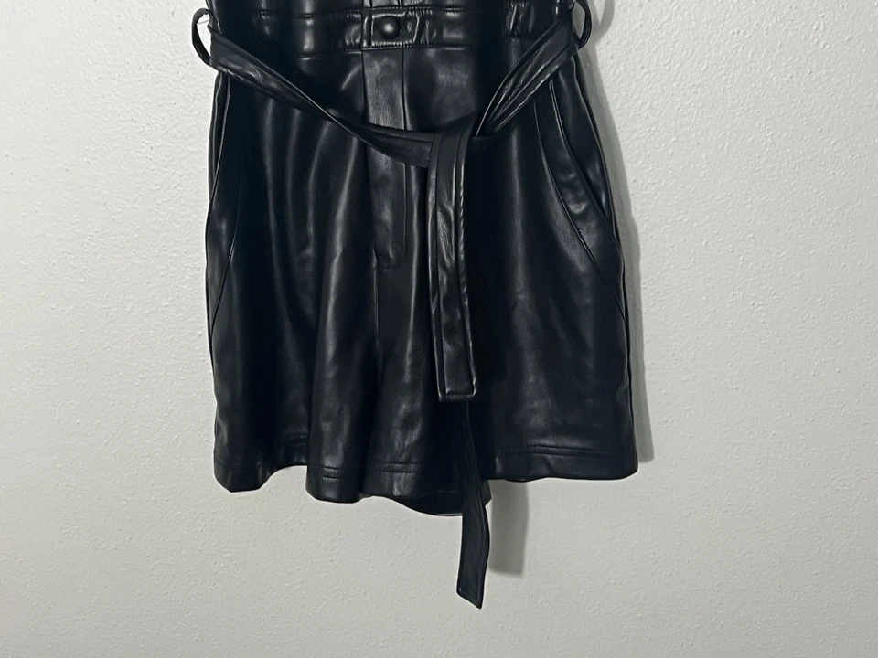 7 For All Mankind Mameluco Imitación Cuero Negro Talla XS Bolsillos con Cuello Cinturón Foto 3 de 4