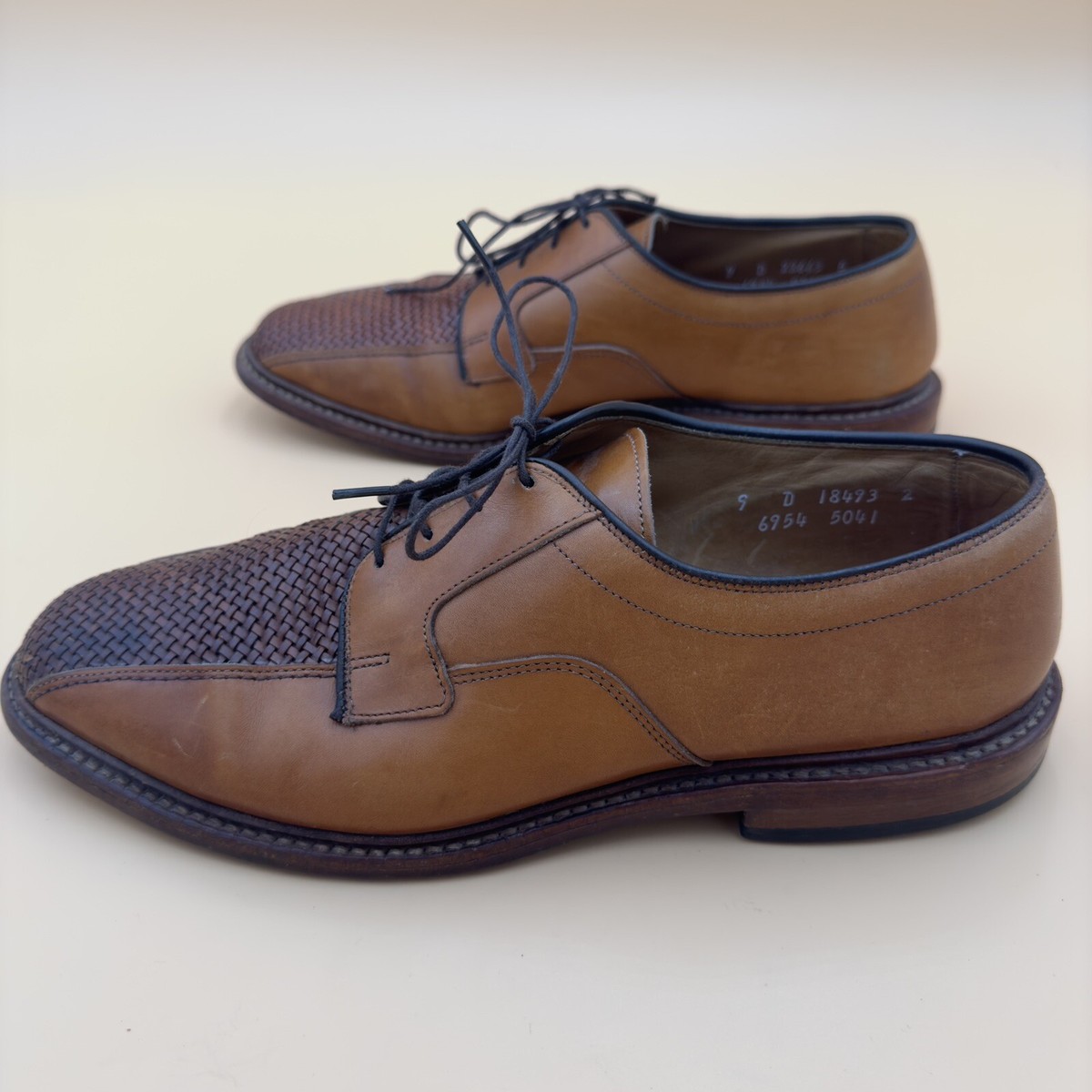 Allen Edmonds men display picture 2