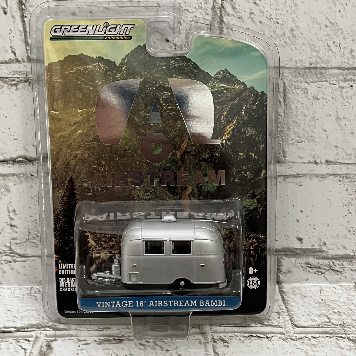 エアストリーム ヴィンテージ 16'バンビ 1/64 Green Light Airstream Vintage Camper Toy 16' Bambi 1/64