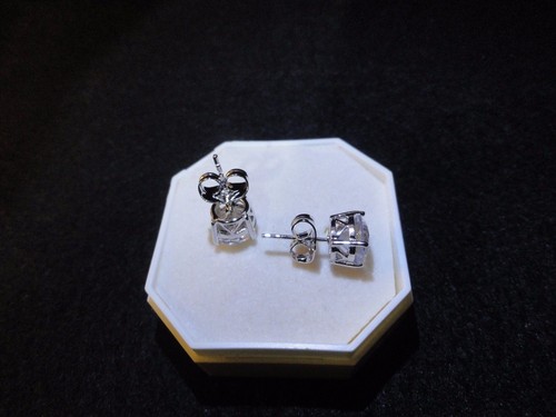Men's Round 7mm Simulated Diamond 18K White Gold Filled Stud Earrings. Gift /UK - Picture 3 of 5