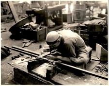 GA230 Approx 1920s Original Photo EGYPTIAN ARTISAN HAND CARVING IN WORKSHOP