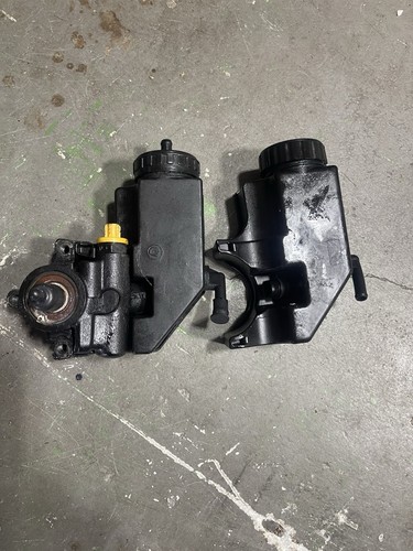 Jeep Cherokee XJ 87-96  Power  Steering Pump + Reservoir Tank   Free Ship