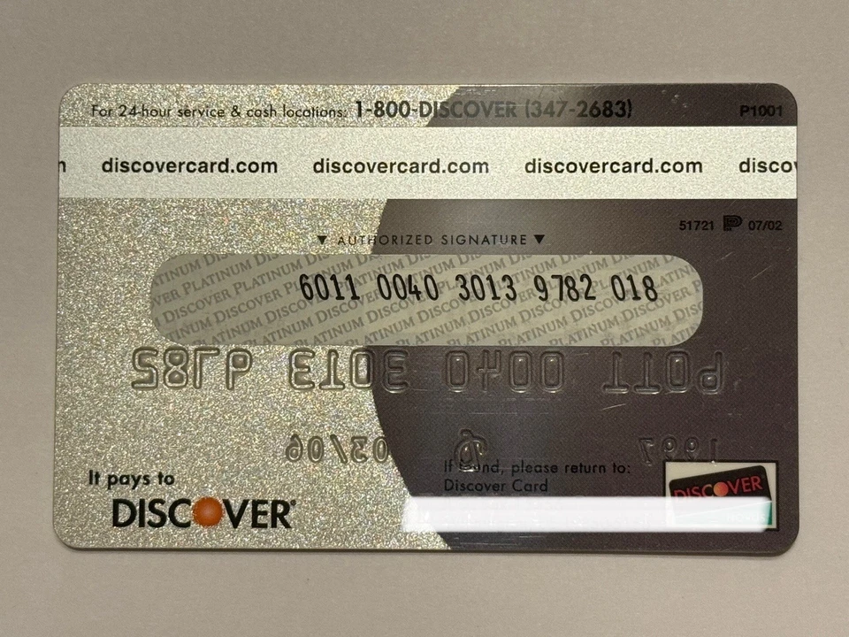 Discover Credit Card Expired In 2006 Version 2 - Image 3 of 4