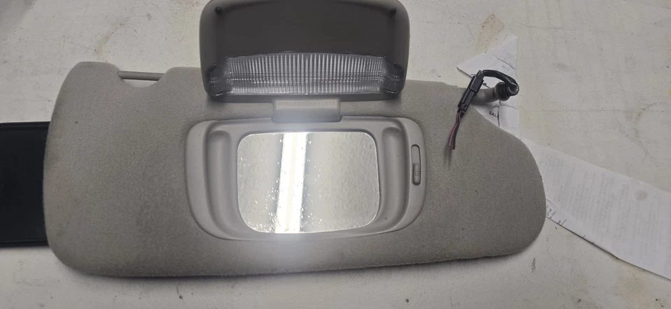 Dodge Grand Caravan 1996-2003 pasajero lado derecho parasol tela iluminada Foto 4 de 4