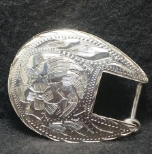 XD05147 REALLY NICE VINTAGE 1970s SILVERTONE ARTWORK FASHION UNISEX BELT BUCKLE