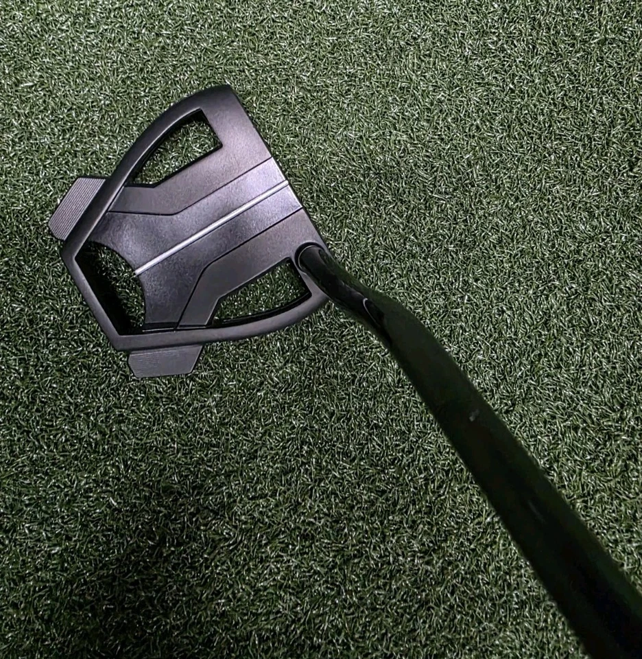 LH TAYLORMADE PERSONALIZADO BLACKED OUT SPIDER TOUR X CON EJE DE DOBLE CURVA 33,5" Foto 3 de 4