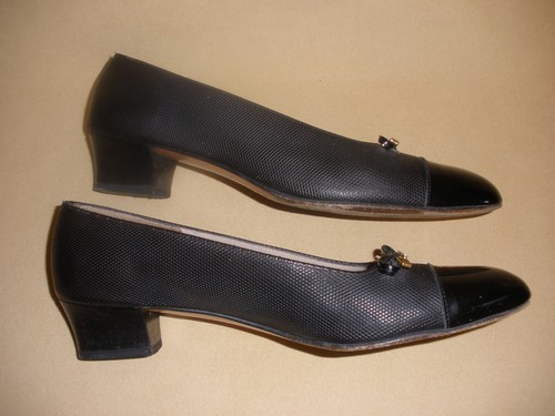 Schwarze Giustina Absatzschuhe mit Lackkappe von Salvatore Ferragamo im Karton - 8 1/2 A - Bild 4 von 10