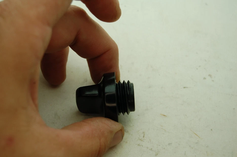 Tapa de tapón de llenado de nivel de aceite original Yamaha GTMXB RX50MK RX50 RX 50 353-15362-00 NUEVO DE STOCK Foto 4 de 4