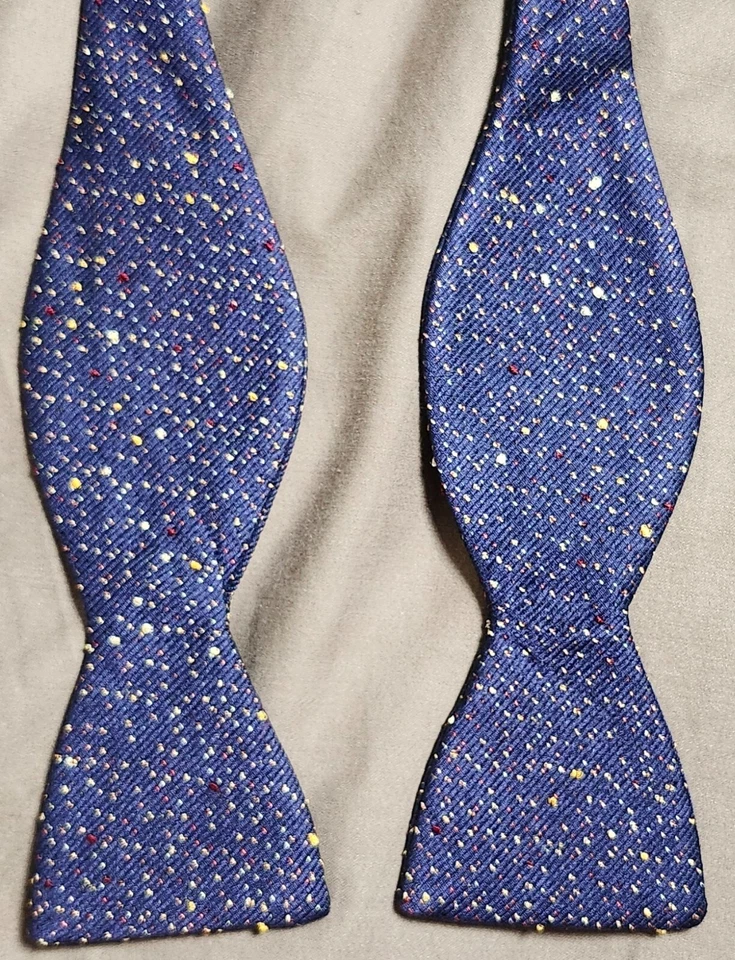 Pajarita XMI para hombre azul diseño geométrico espacio estampado abstracto ajustable Foto 3 de 4