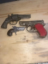 3 Vintage Cap Guns. Buffalo Bill, Pesto, Gonher 