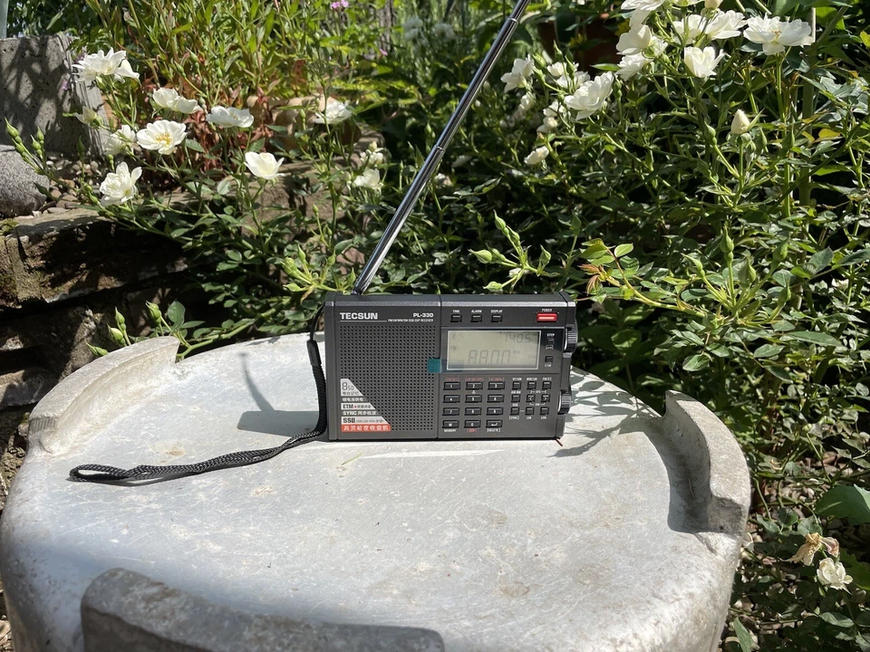 AktionKostenloser Versand Neu Tecsun PL-330 AM/UKW/LW/KW Radio Brandneu Schwarz - Bild 4 von 4