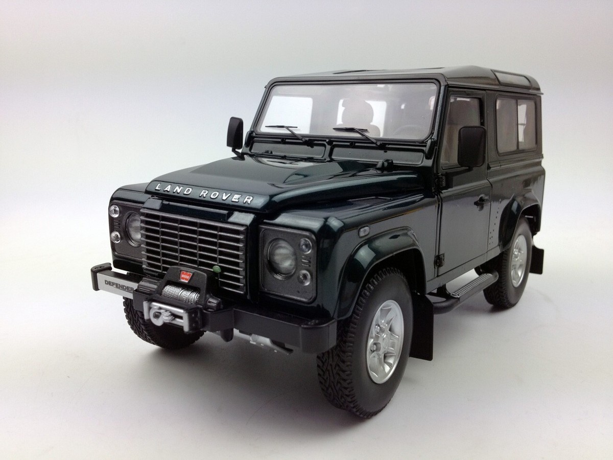 KYOSHO 1:18 LAND ROVER DEFENDER 90 Green Diecast Metal Model Car