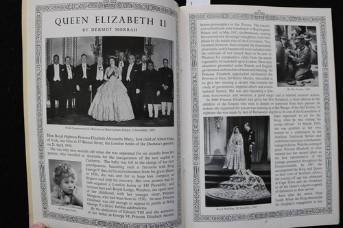 1953 JUNE 2 QUEEN ELIZABETH II CORONATION PROGRAMME - LOT OF 2 - K 2389 - Picture 7 of 10