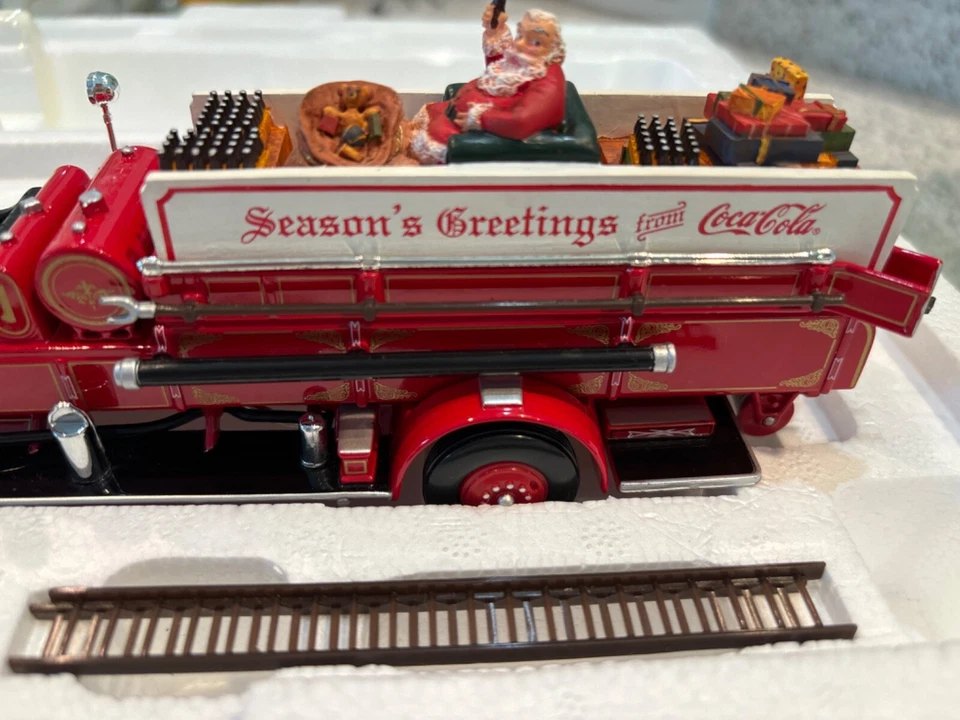 Matchbox Coca-Cola Holiday Fire EngineYYM35193 . NIB - Image 3 of 4