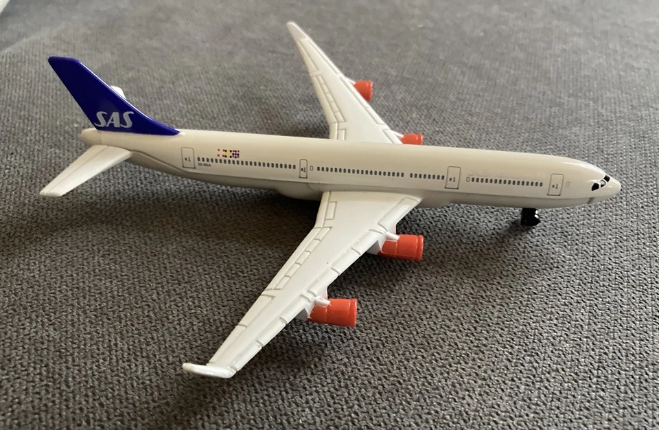 RealToy plane, Flugzeug A340 SAS Scandinavian