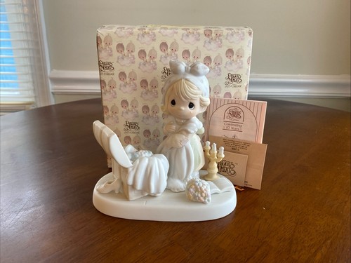 Precious Moments “Precious Memories” Enesco 1983 Porcelain Figurine #E-2828 - Picture 1 of 12