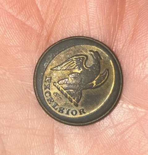 NEW YORK STATE MILITIA EXCELSIOR EAGLE BUTTON 1810-1830.