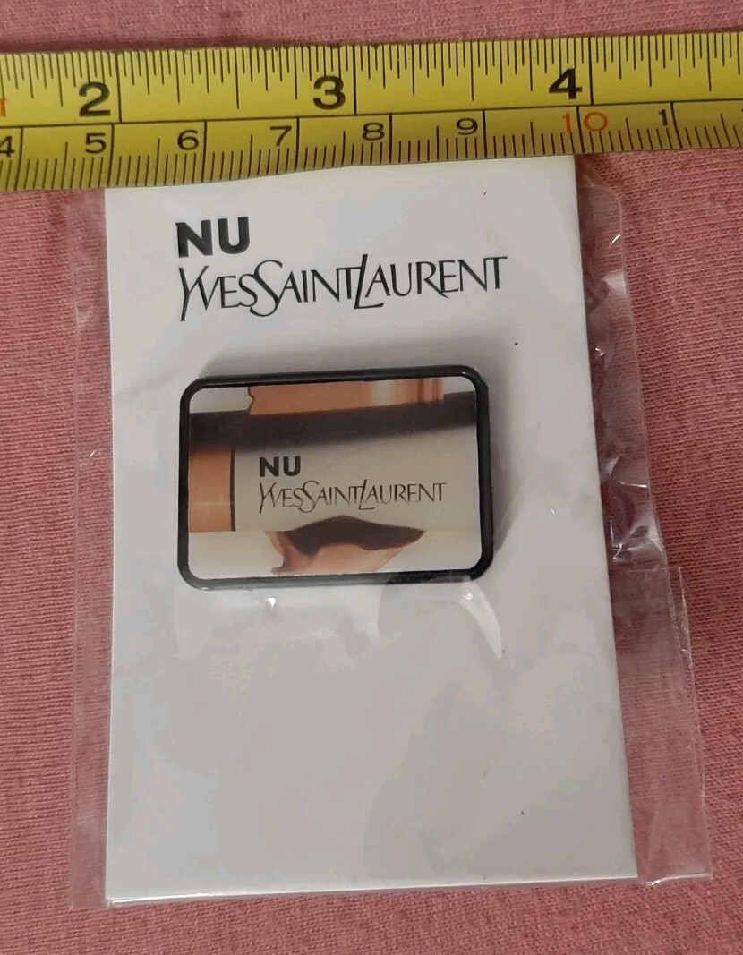 RARA Spilla da bavero giacca Nu Yves Saint Laurent Sephora Beauty Advisor BA NUOVA