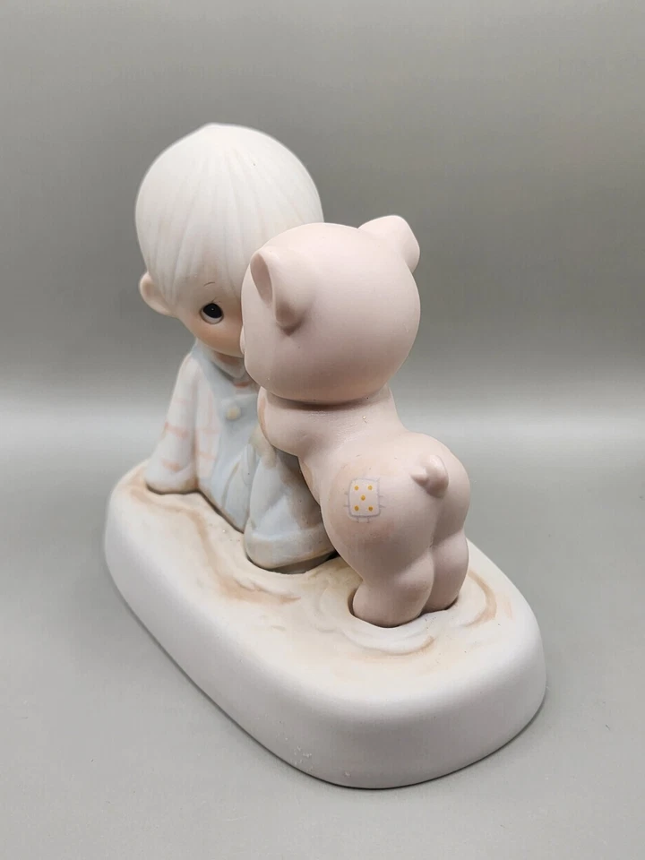 Figura Precious Moments We're In It Together niño y cerdo en barro Foto 2 de 4