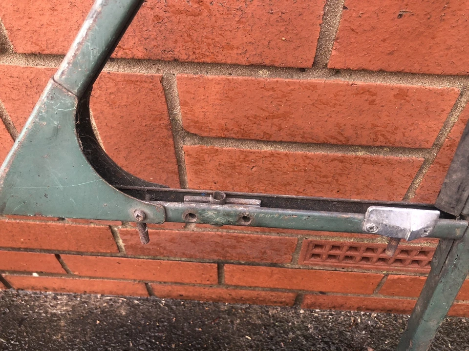 MORRIS MINOR 1000 2 DOOR SALOON CONVERTIBLE RH RIGHT HAND DRIVERS DOOR TOP FRAME - Image 2 of 4