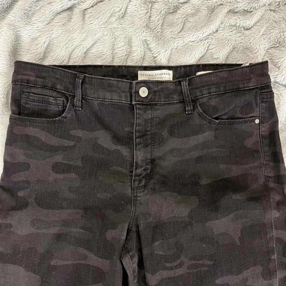Pantalones de mezclilla Social Standard para mujer 12 tobillos ajustados negros camuflados elásticos grunge modernos Foto 3 de 4