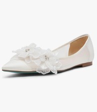 Betsey Johnson white ballet flats with flower applique shoes size 7.5