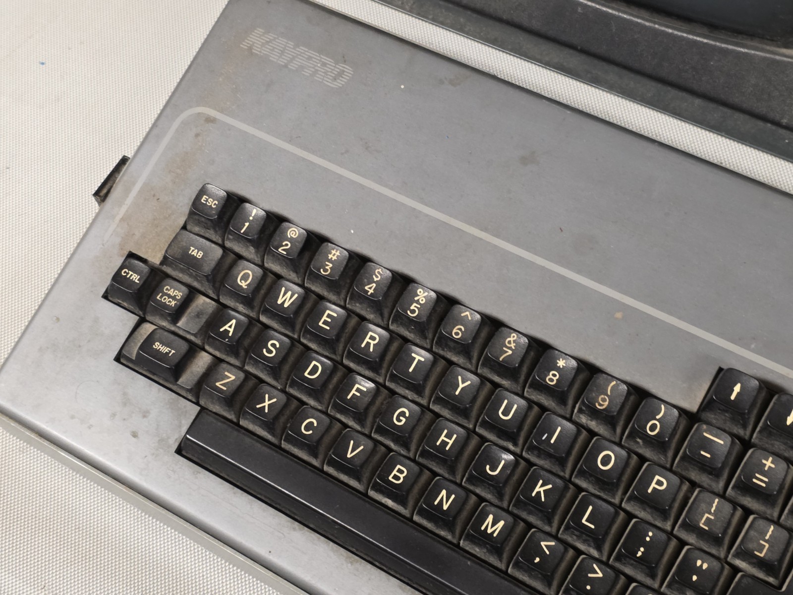Vintage Kaypro 4 IV Computer For Parts or Repair PN 81-015 W/ Floppy ...