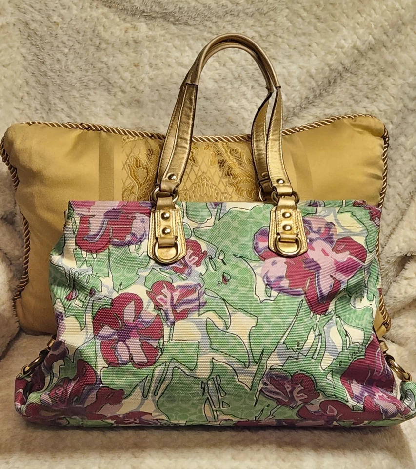 2010 COACH GLAM POPPY FLORAL - Image 2 of 4