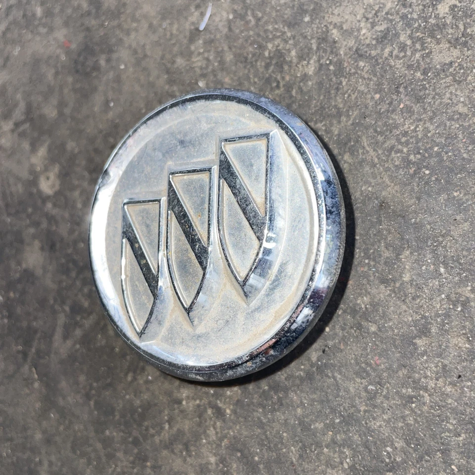 Центральный колпак колеса Buick LaCrosse Allure Regal Lucerne номер детали 9595157 - Изображение 2 из 4