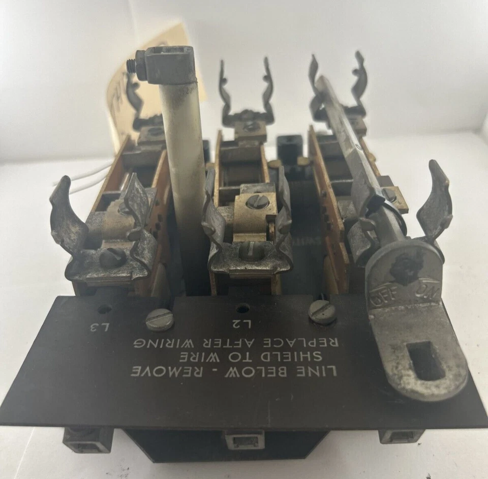 Interruptor de desconexión General Electric GE modelo THC-32 Foto 4 de 4