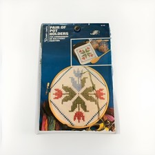 Tulip Vogart Crafts Potholders Embroidery Or Ballpoint Painting New Old Stock