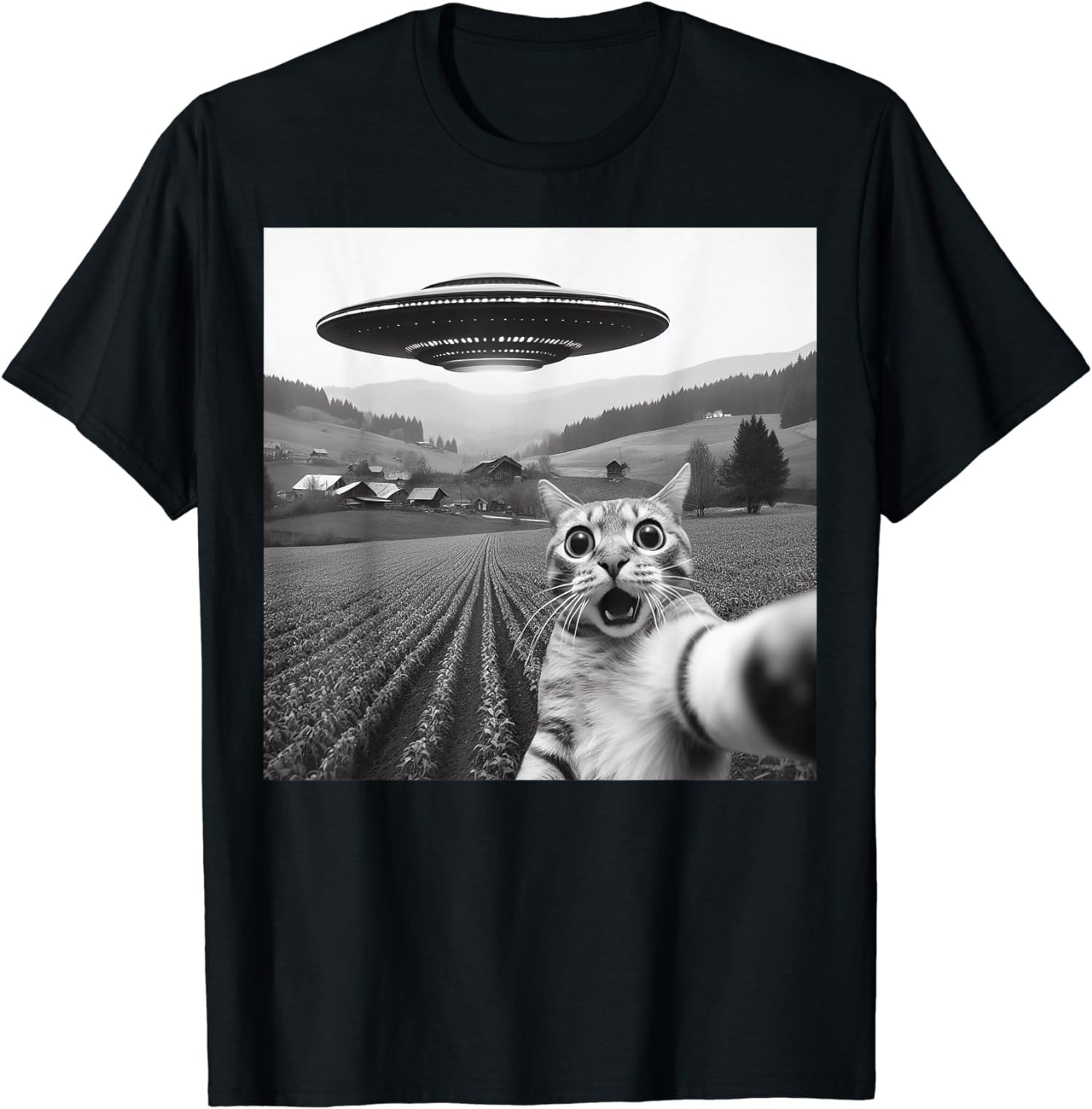 Funny Design Cat Selfie With An Alien UFO Theme Unisex T-Shirt