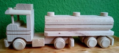 Tankwagen - Holzspielzeug Fahrzeug LKW Tanklaster Lastwagen Truck Tanker Laster - Bild 1 von 4