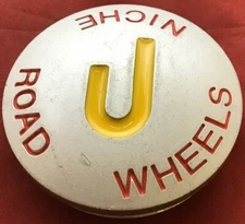 ONE USED NICHE ROAD WHEELS SILVER CENTER CAP P/N 11080 /11456