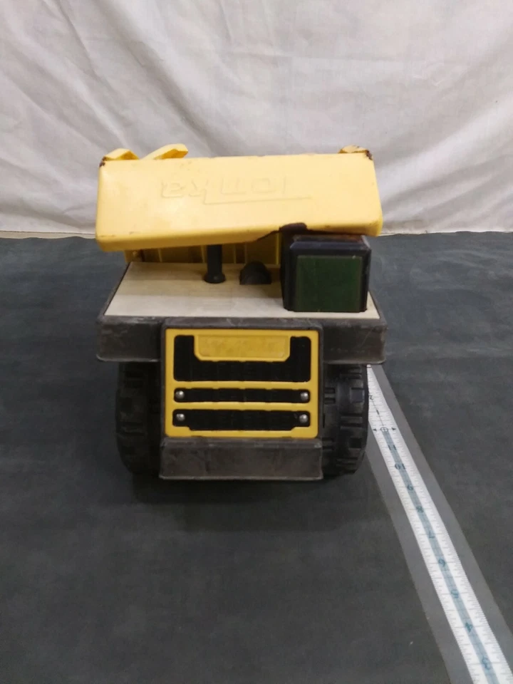USED TONKA-HASBRO-Yellow 16” Steel Dump Truck 2009 - Image 2 of 4