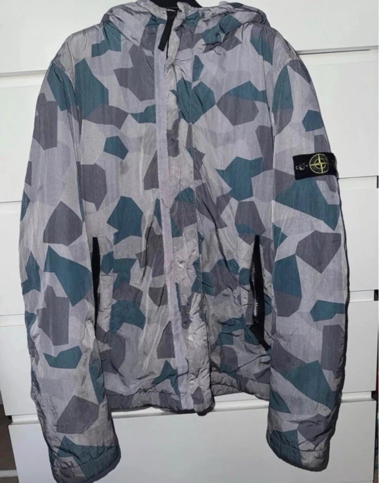Stunning Preloved Stone Island Coat.Age 14 Years.Cost £550.