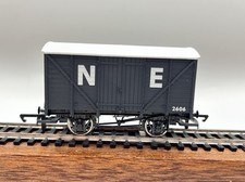 OO Hornby R6422 12 Ton LNER Grey ‘260’ Closed Goods Van - (NICE)