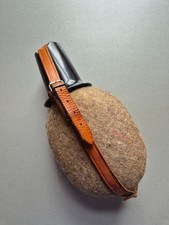 Alte Feldflasche aus Metall + Trinkbecher mit Filzbezug und Lederriemen 