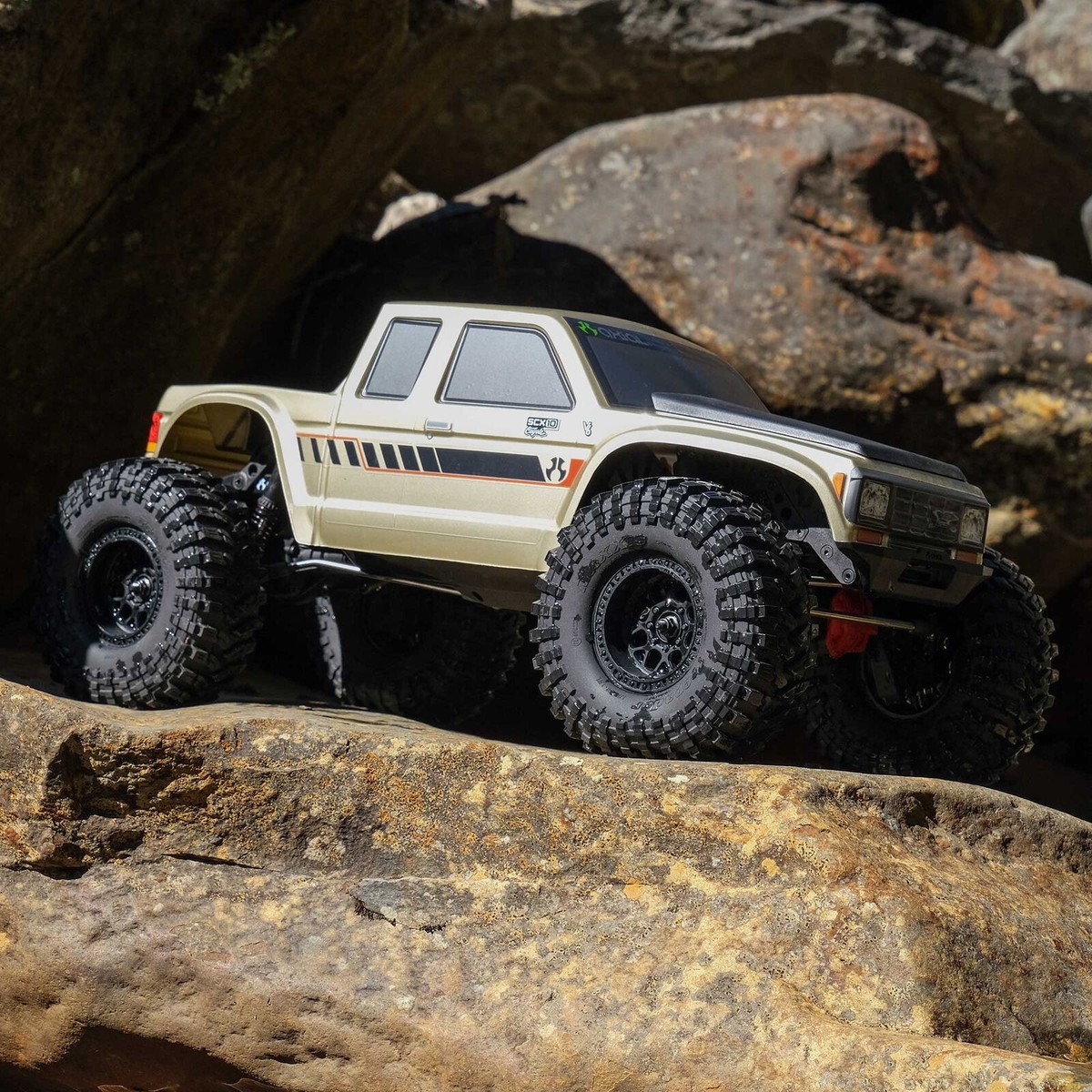 Axial AXI-3071 1/10 SCX10 III Coyote 4X4 RTR Rock Crawler w