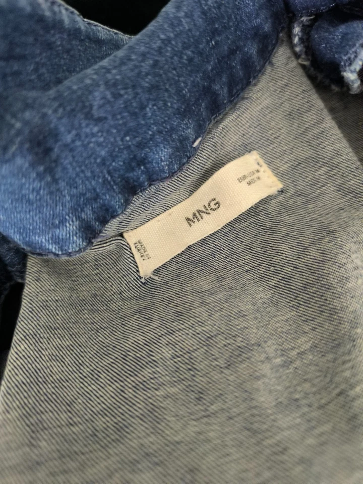 Macacão Mango MNG azul com zíper denim manga curta sexy lisonjeiro tamanho M - Imagem 4 de 4