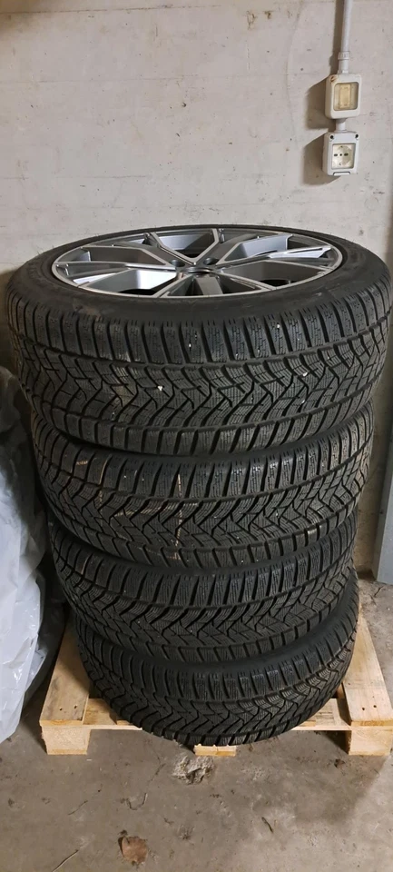 Gomme inverno e cerchi quasi nuovi DUNLOP WINTER SPORT 245/45R19 e 8,5x19''dot24 - Immagine 2 di 4